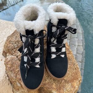 Sorel Women's Evie II Cozy Lace-Up Booties


Smoke free/Pet Free